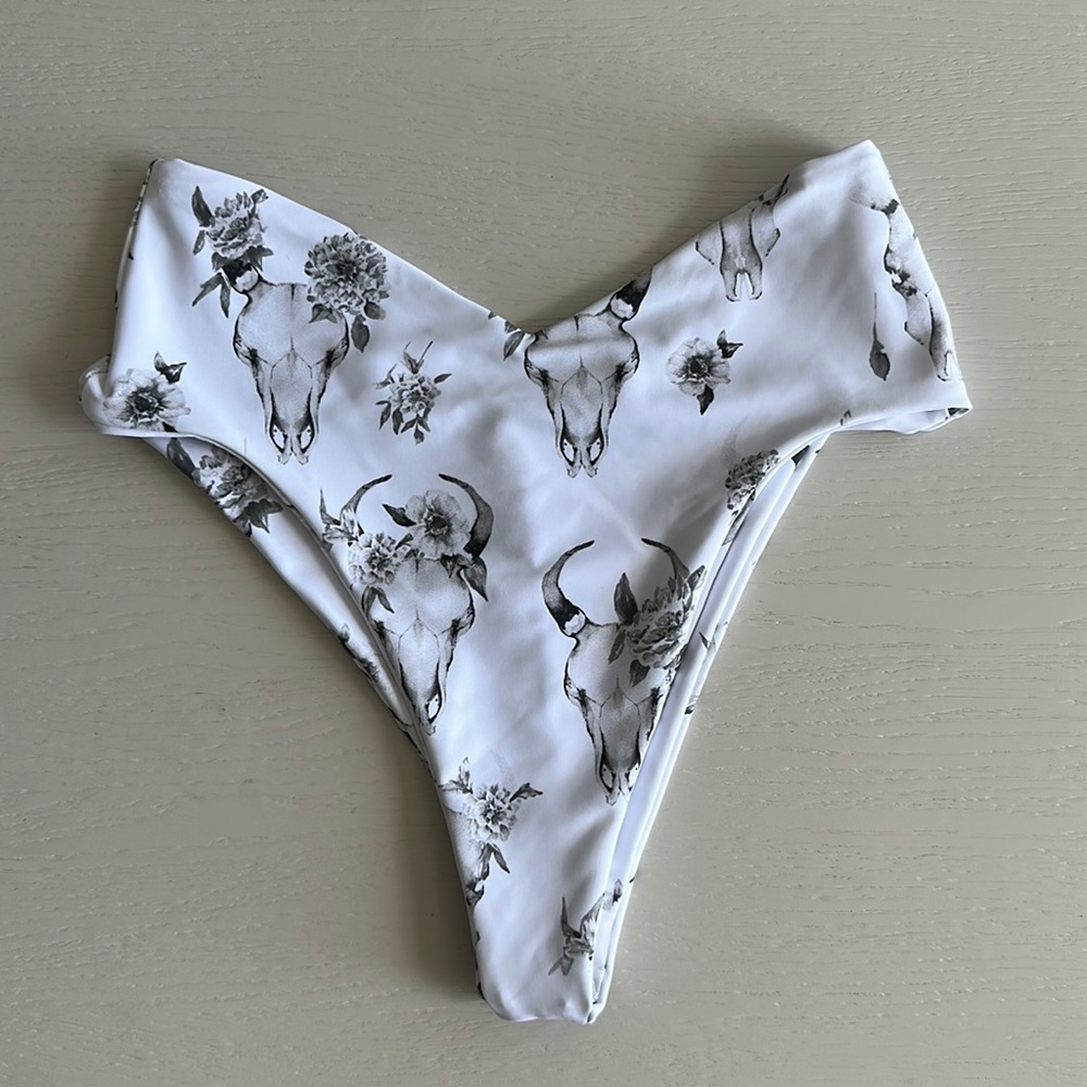 Skatie Melly bikini bottom Small